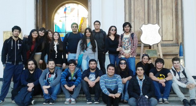 Frontis Museo Naval, estudiantes de Pedagogía en Historia, Geografía y Educación Cívica