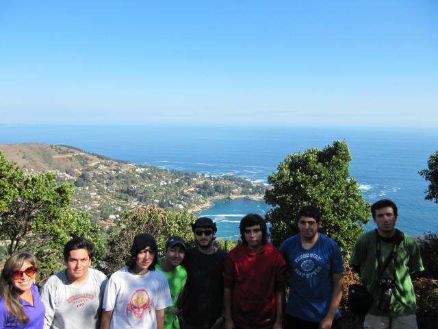 Docente Laura Malermo, alumnos y guía de Corporación Bosque Zapallar