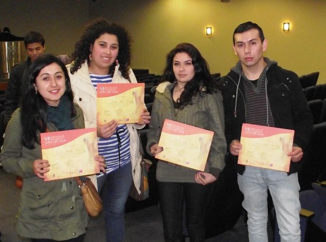 Estudiantes recibieron certificados de participación
